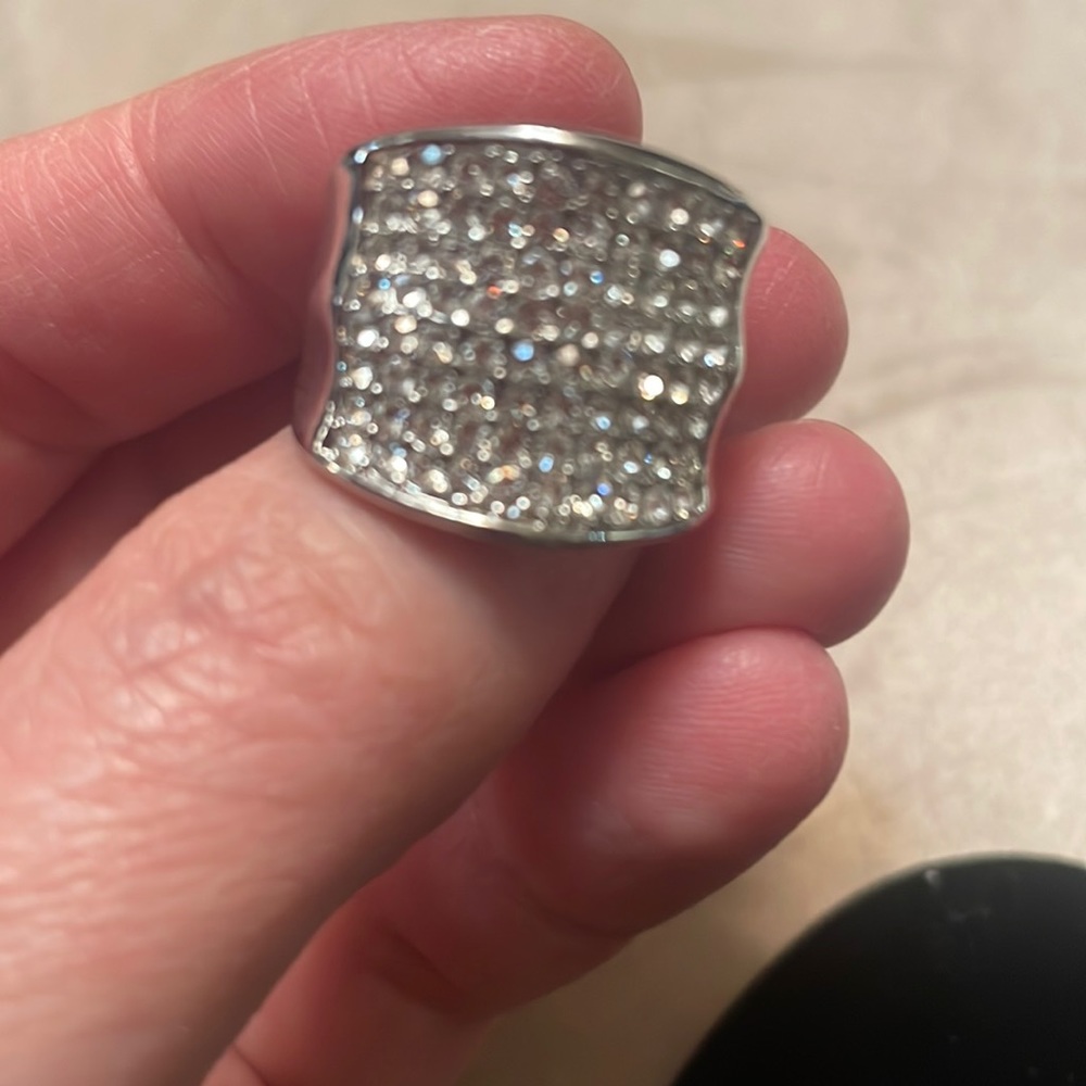 Women’s size 7 rhinestone ring